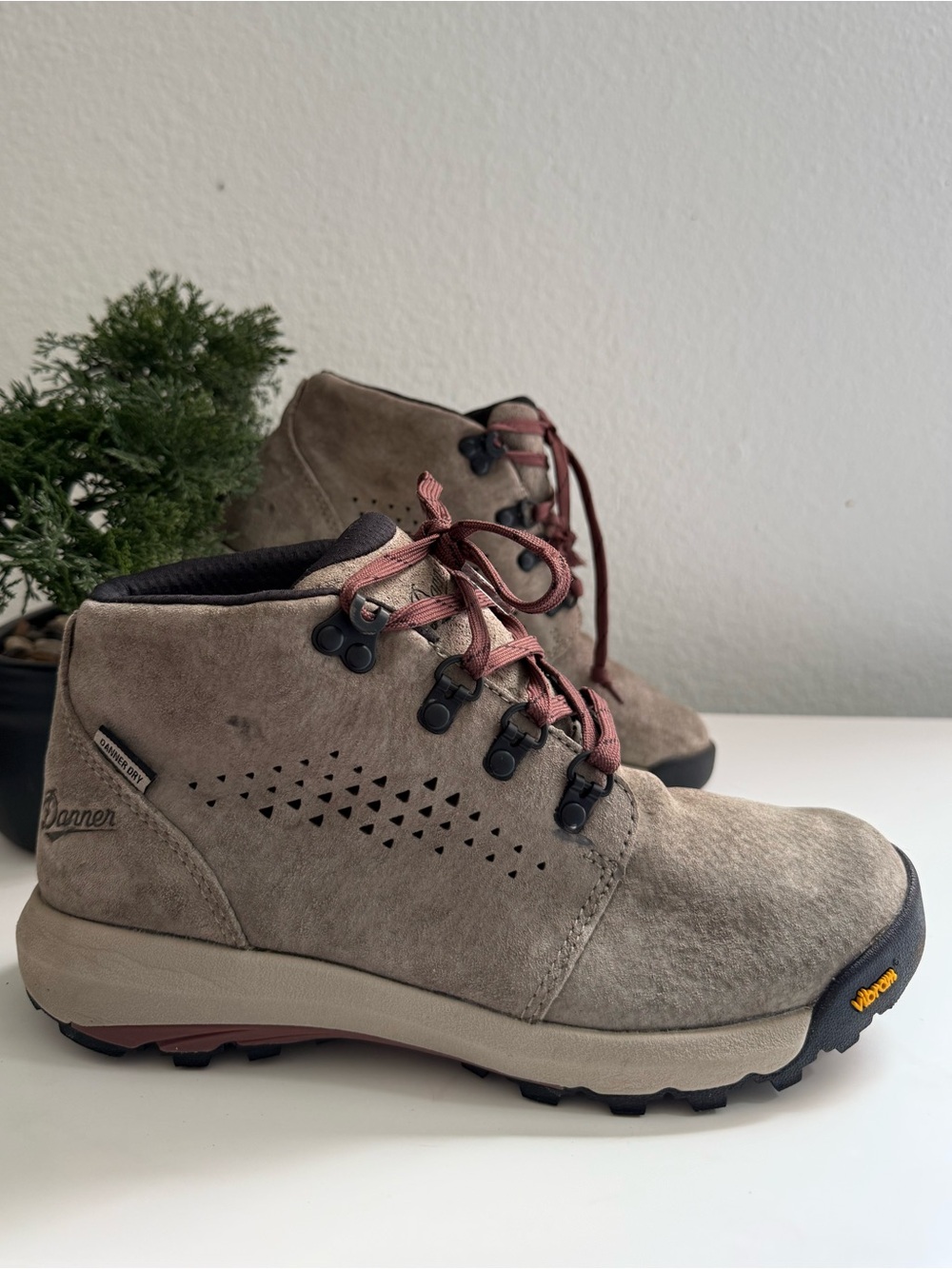 Danner inquire chukka suede waterproof Taupe Suede Outdoor Boots  women size 6.5
